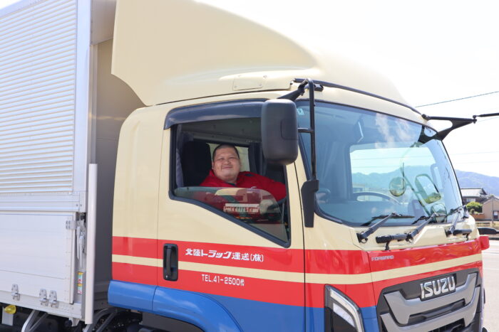 未経験からプロへの実績多数 4トン中型トラックドライバー/県内外の輸送【広域営業部】